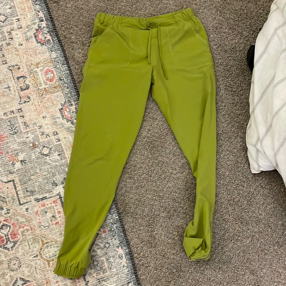 Albion fit snap pea jetsetter pant